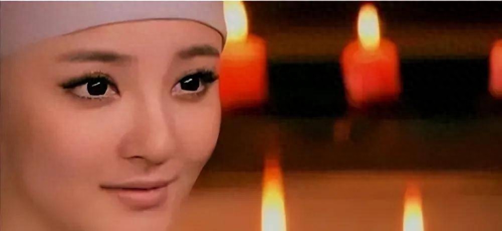 裤衩子外露，诱惑尼姑装，这些毁三观的操作，导演怕是个猪脑子吧