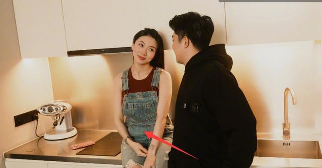 程晓玥|程晓玥官宣当妈妈,孩子高颜值遗传爸爸,英文名字显露婆家背景