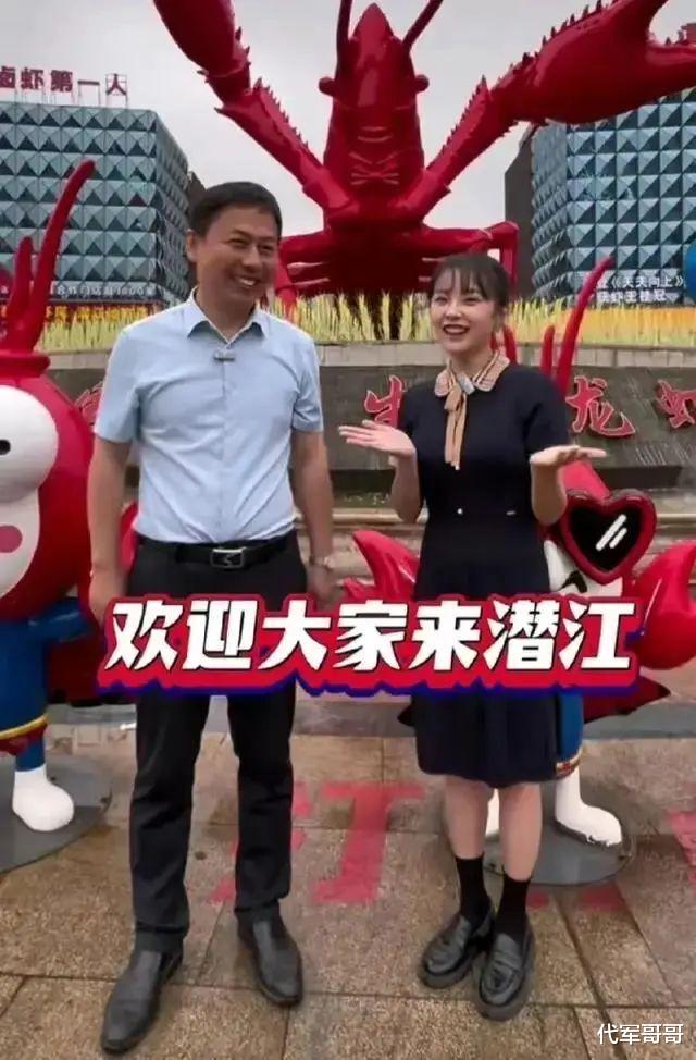 事实证明,现身小杨哥直播间的黄老师,已经走上了另一条大道