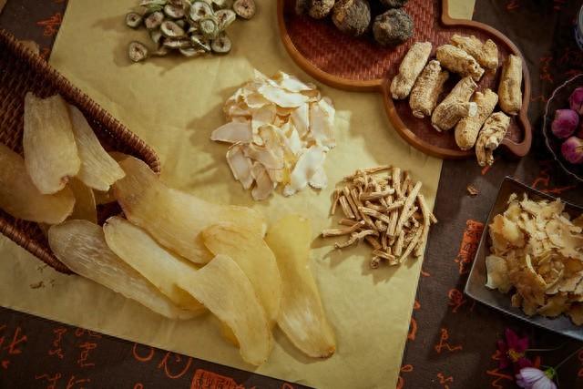 2味中药煮水喝，睡得快、睡得沉、梦少多了