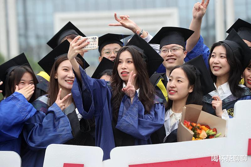 2023年就业形势严峻，应届毕业生出路何在？