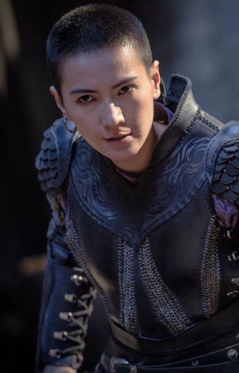 舍不得眼线假睫毛,就别硬演女扮男装了,这5位反串才叫尊重观众