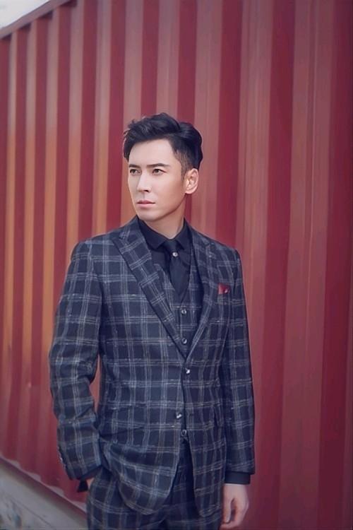 演员韩栋:工程师逆袭成演员,长得帅无绯闻,活成演艺圈的清流