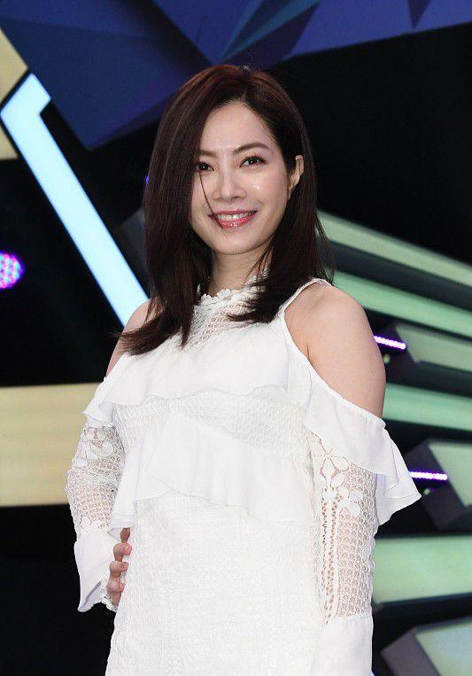 45岁徐怀钰首谈婚姻,从小和继父生活,感叹:一点都不想怀孕生子!