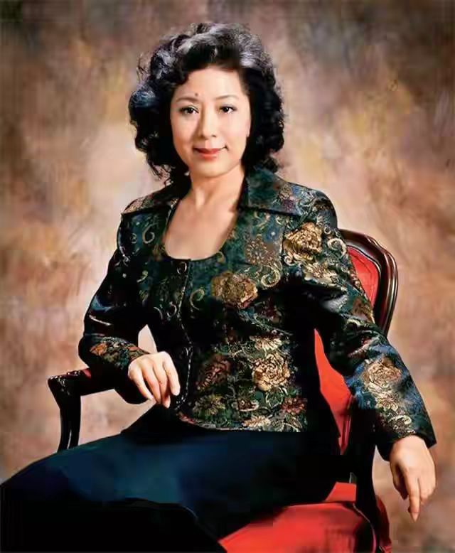 关牧村|著名歌唱家关牧村：与王星军离婚后，带儿子嫁高官，如今怎样了？