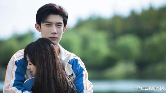 《前男友成了我上司》首播，靳骁李佳佳主演，职场加甜宠，很撩人