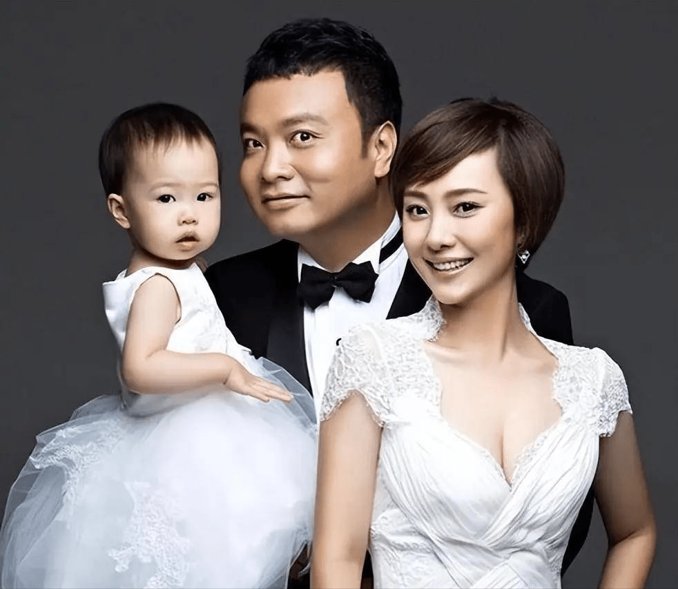 原华|央视名嘴沙桐离婚，妻子暗示婚姻无性，遭原配发文嘲讽：别扯淡