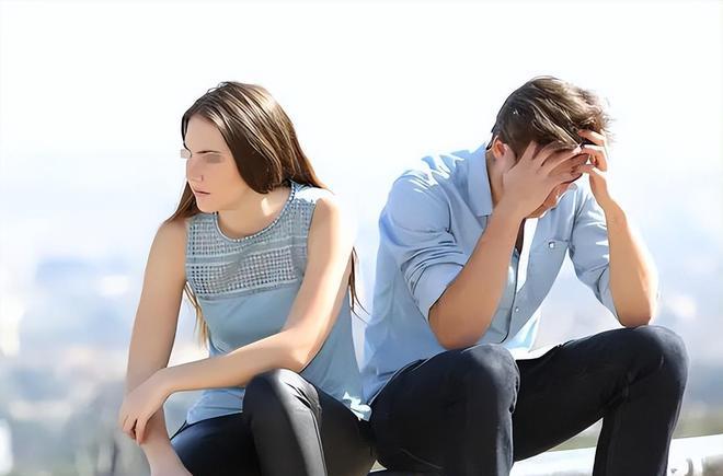 2021年,湖南一起50岁女富豪出轨27岁男模引发伦理闹剧!