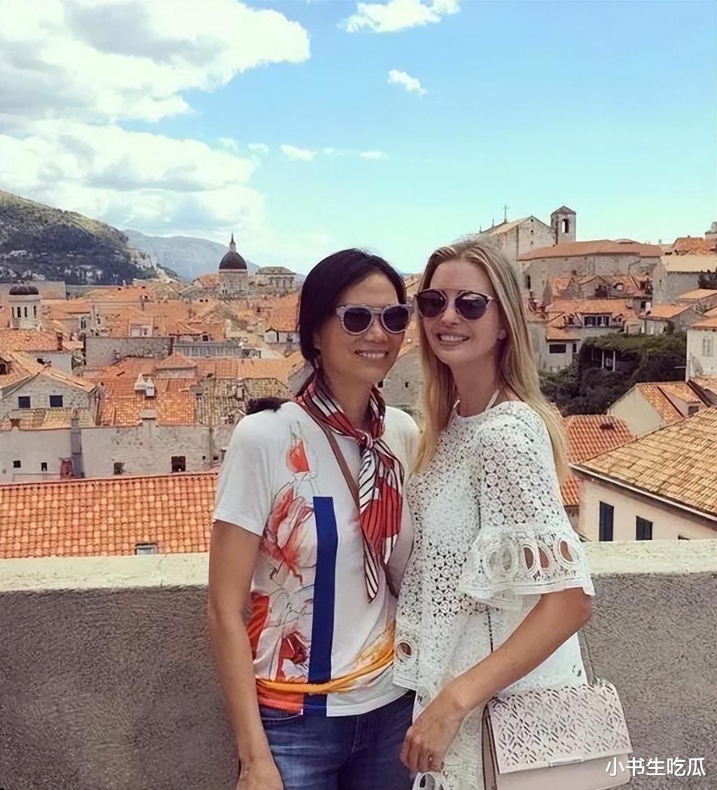 邓文迪的俩女儿：都是学霸，深受父亲宠爱，不满20岁就成亿万富豪