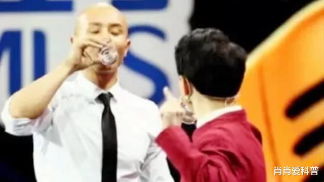 黄磊|住豪宅、喝金水,疯狂为美国贡献GDP,47岁乐嘉走上了“不归路”