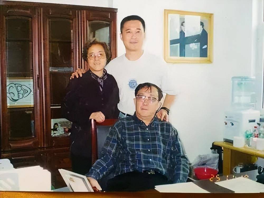 谢晋长女谢庆庆去世，天生低智仍给弟弟养老送终，刘晓庆发文悼念