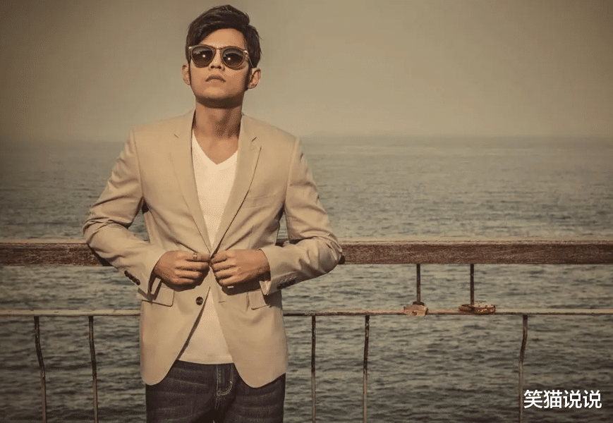 jennie|?周杰伦演唱会多位名人送花合照：曾志伟与其开心比赞，邱淑贞女儿晒其合照