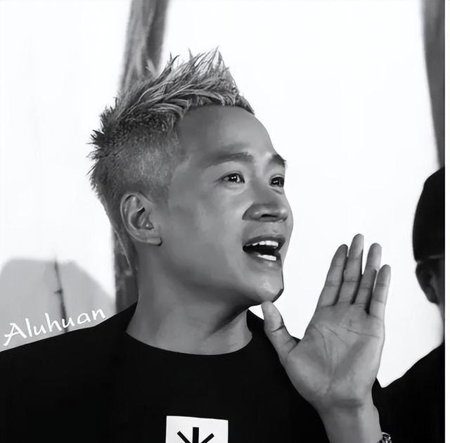 何晟铭历经坎坷半生，被富婆捧为天之骄子，57岁却只能端茶倒水！