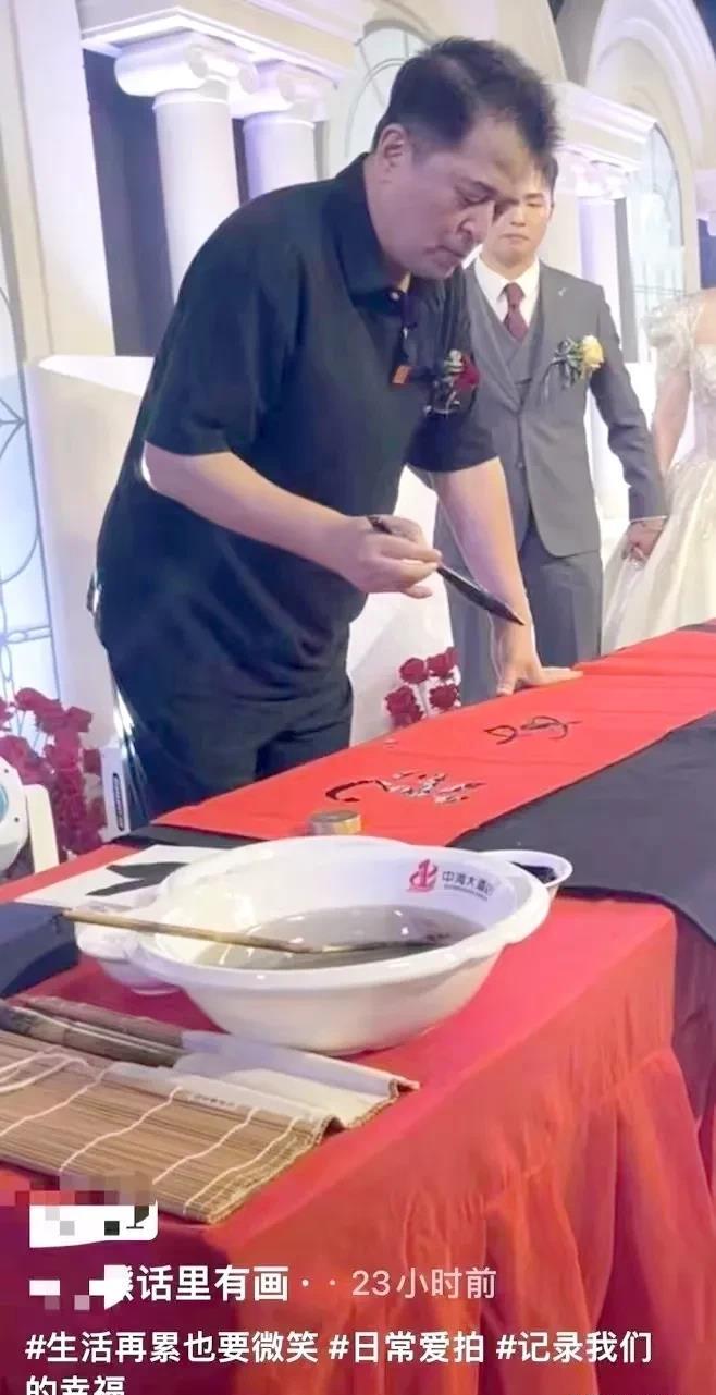 64岁毕福剑晚年生活凄苦,没人敢请他参加节目,只能走穴写字赚钱