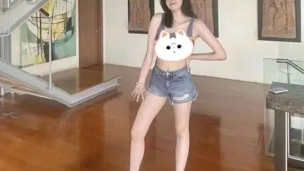 王文也|华谊千金晒照身材，穿着大胆秀事业线