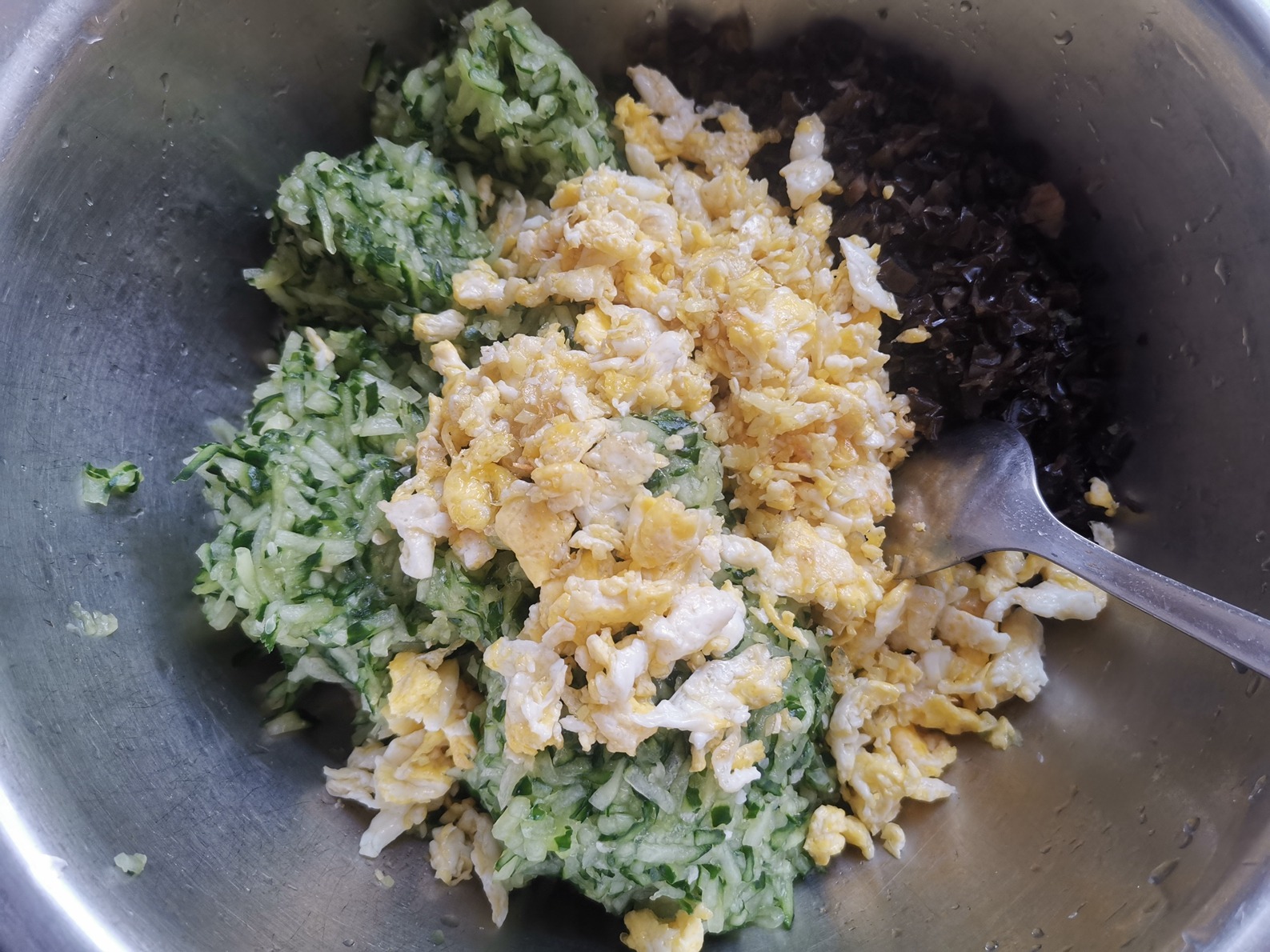 美食教程|三伏天吃饺子，韭菜芹菜靠边站，用它特好吃，出锅吃了30个