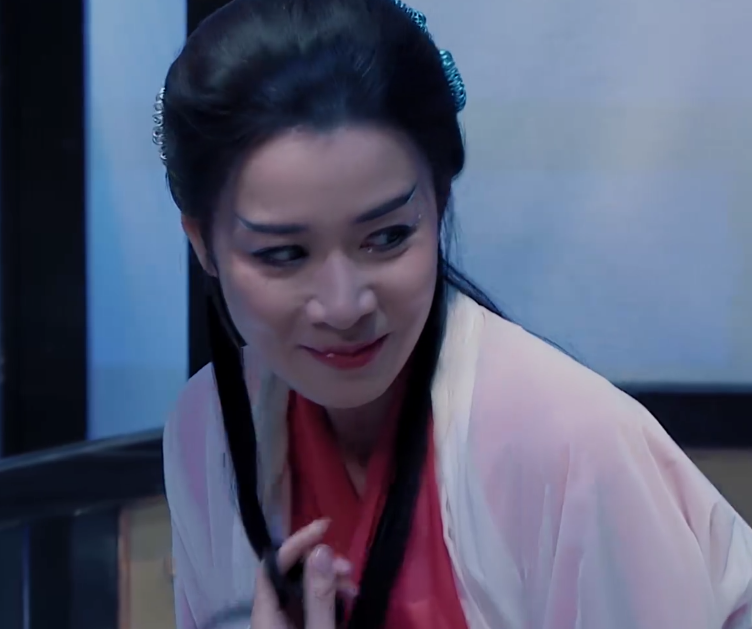 赵露思|韩雪佘诗曼演《青蛇》引关注，尔冬升反应真实！装都懒得装？