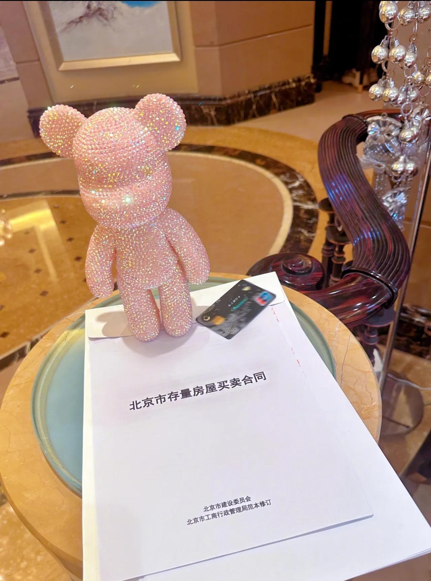 十八线女星炫富惹争议，3000万高调买豪宅被批：钱全让明星捞去了