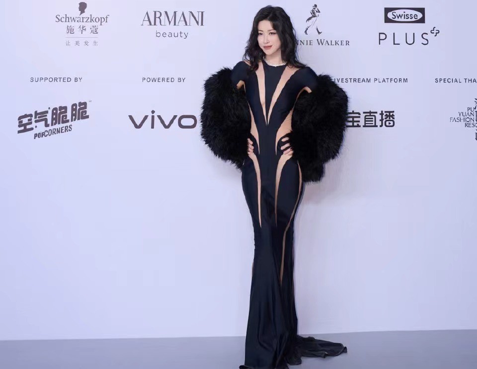 发腮比发胖更可怕!35岁倪妮审美塌方,一和杨幂同框就被碾压