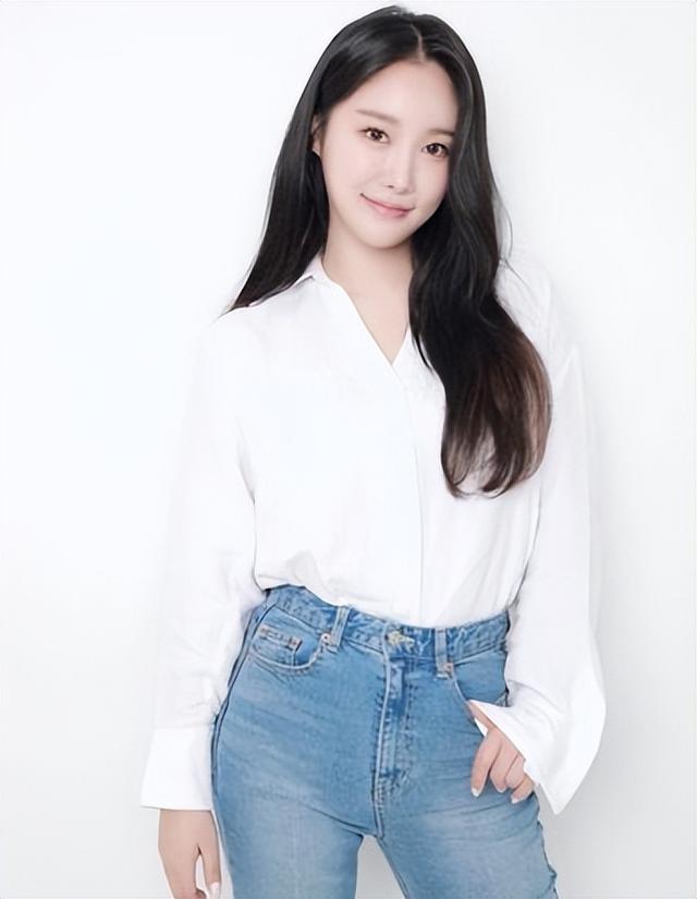 韩国女团brave girls队长玟莹拥有超强唱功与舞台魅力