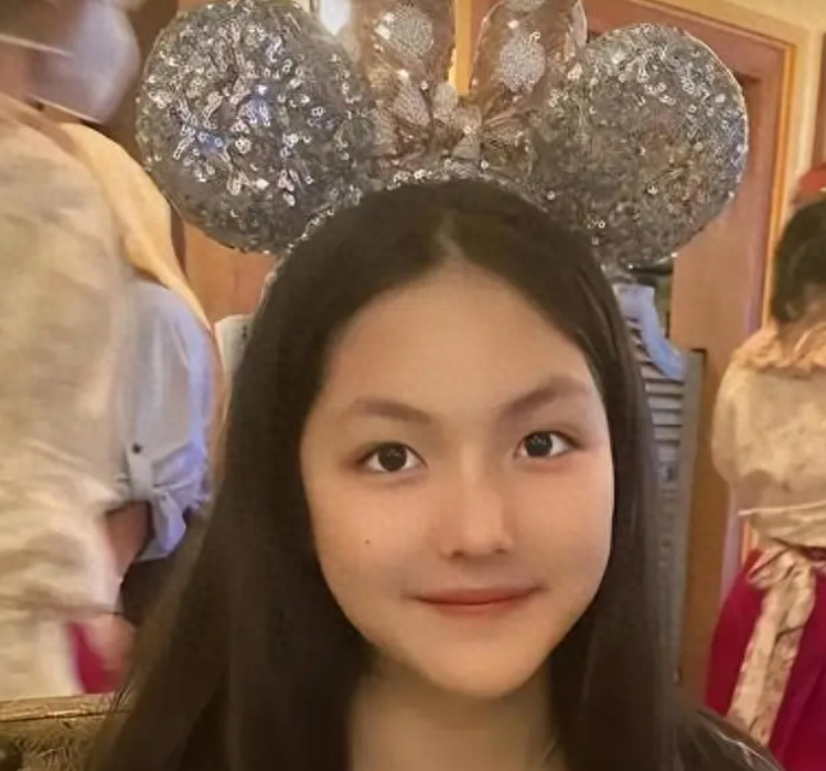 王诗龄谈恋爱了？疑似约会私照流出，李湘富养观念要翻车