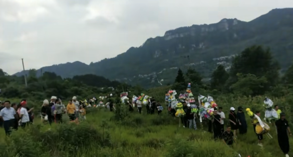 郑恺|《中国好声音》亚军张恒远下葬之日！数百人送别，遗体土葬引争议