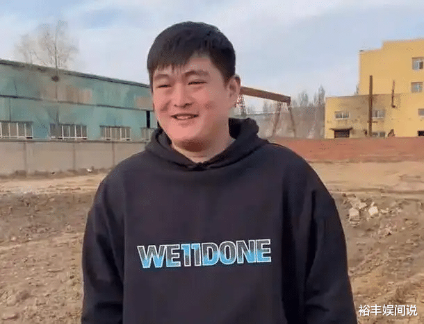 赵大牛|赵大牛新店开业阵仗大！赵本山弟子到场豪车遍地，魏三放下过往