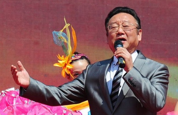 76岁蒋大为怒斥刀郎：你是草根，靠农民红的，和艺术家不沾边