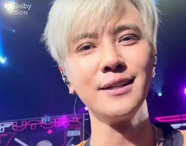 郭麒麟退出德云社?汪小菲亲爹爱上S妈?罗志祥整容复出?