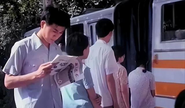 王伟平:25岁成名遇见初恋,结婚39年无绯闻,如今女儿比他更红