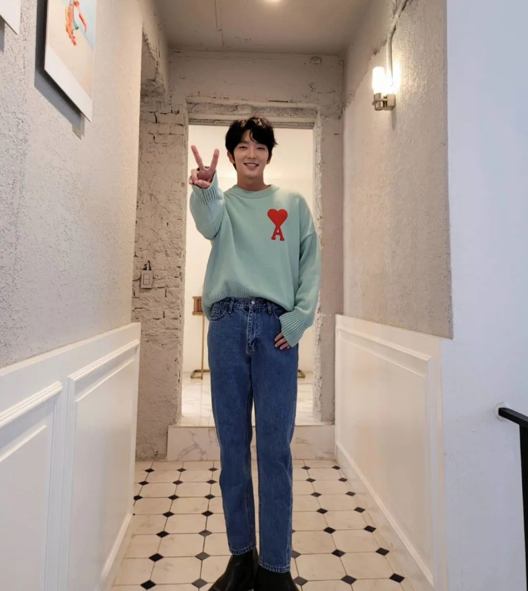 自律到7年不吃碳水，41岁的他居然长这样……