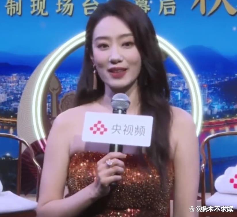 央视中秋晚会曝明星真容:37岁杨幂太尴尬、李沁嘴歪、张小斐孙悦引争议