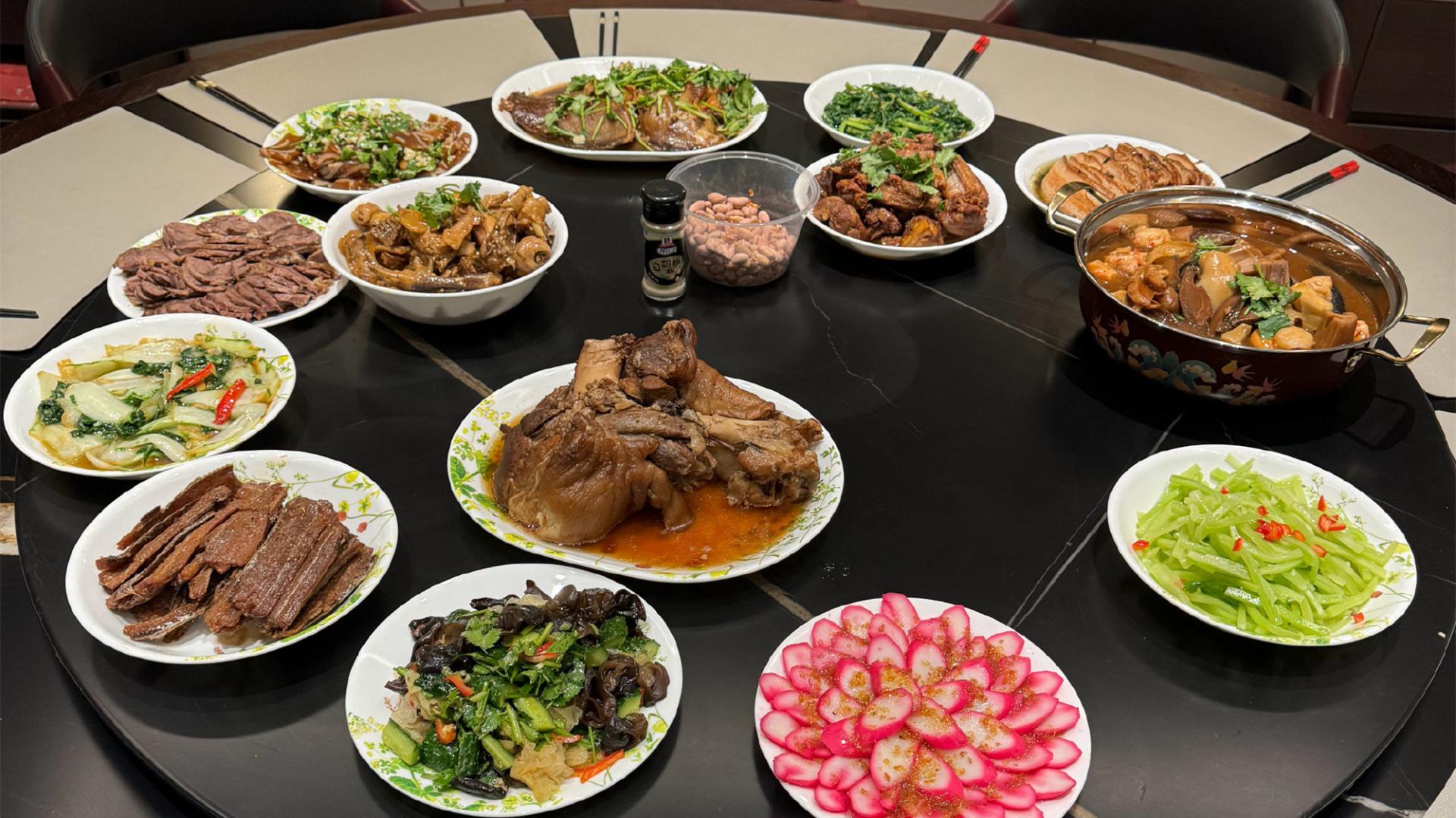 河南|岳云鹏晒年夜饭，一桌子“河南菜”很接地气，都不贵，却很解馋
