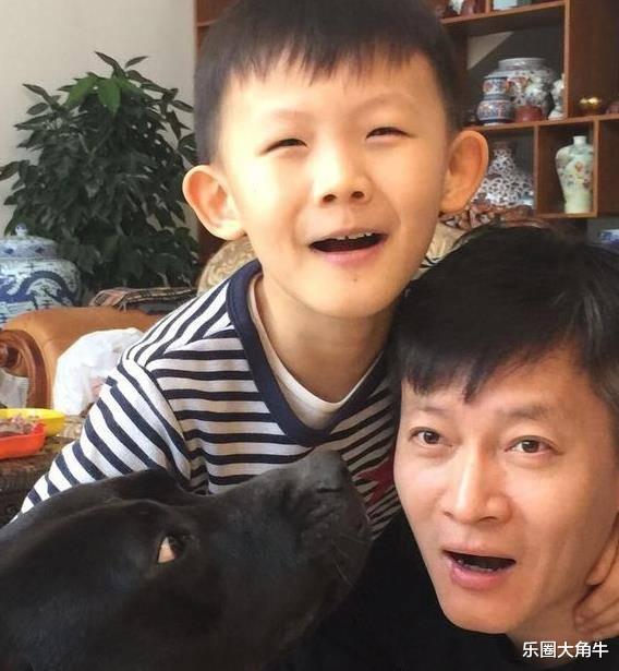 杨志刚|演员杨志刚：娶小师妹张静，演戏挣钱全部上交，如今他还好吗？