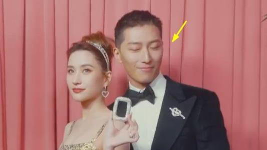 被曝染指股权失败家暴，窦骁何超莲合体亮相，甜蜜互动力破家暴传闻！