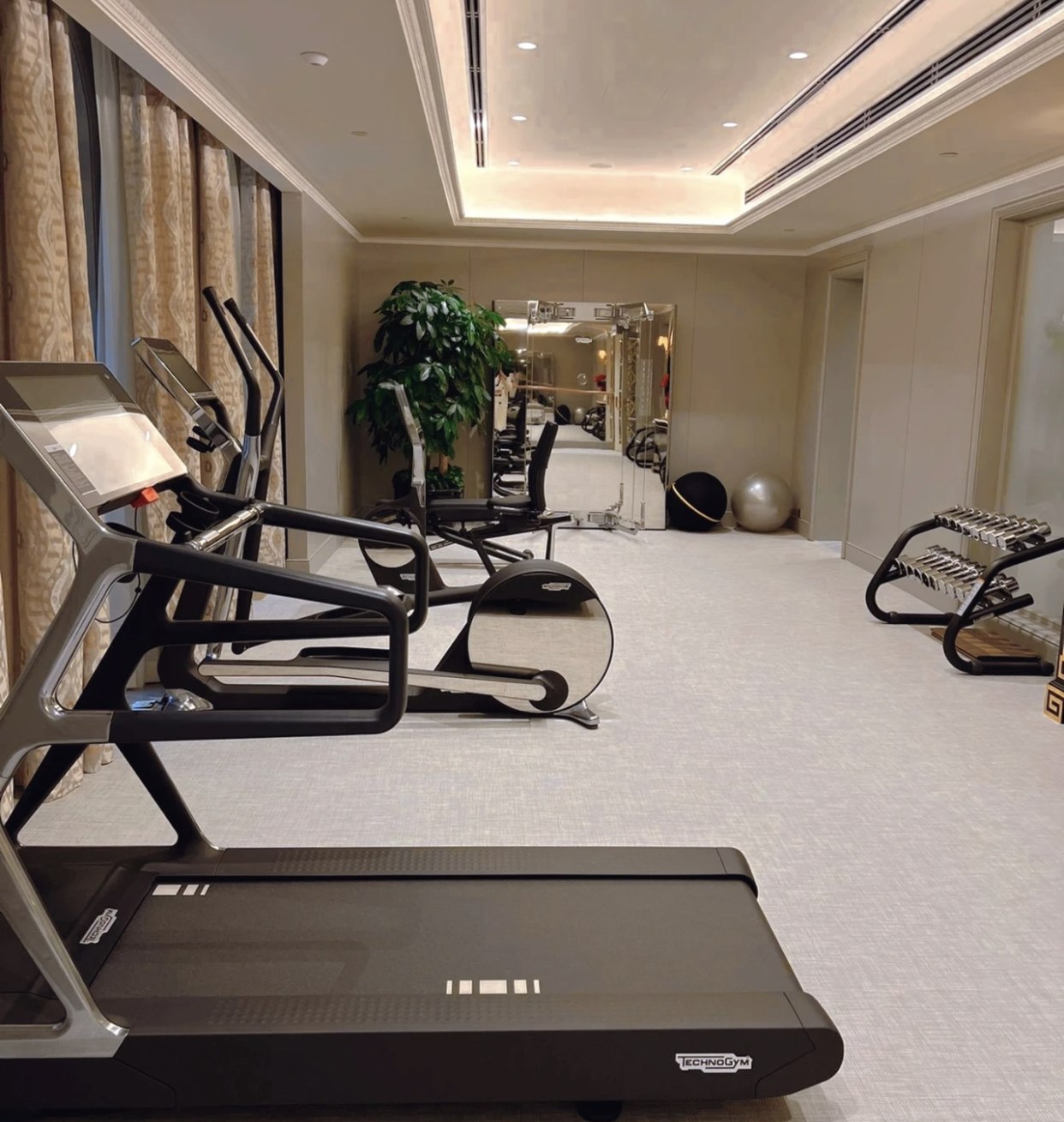 窦骁|窦骁何超莲8亿婚房内景曝光！豪华庄园似博物馆，近故宫疑超千平