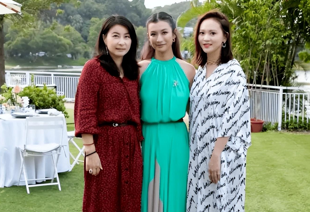 郭晶晶|霍启仁准女友罕出镜!精致五官酷似郭晶晶,准少奶奶好有旺夫相呀