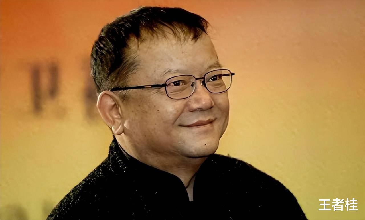 经历三次婚姻,老来得子的王刚本以为可以安度晚年,但如今的情况却让人感叹