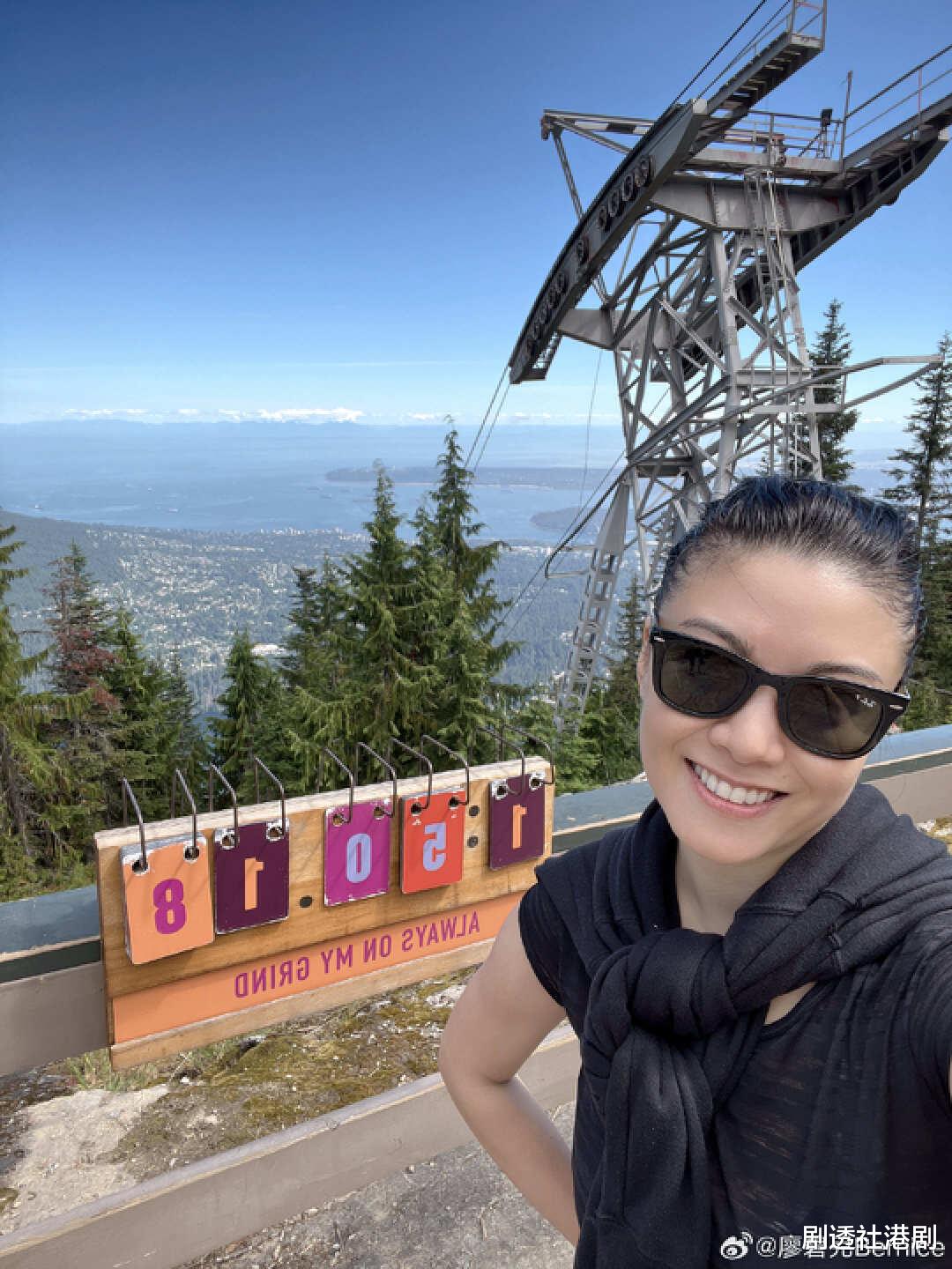 TVB前花旦换新发型，被指回春不少，分享与型男合照引网民热议