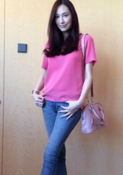 吴佩慈|“富豪生育工具”,退娱乐圈产4胎,渴望被正名!