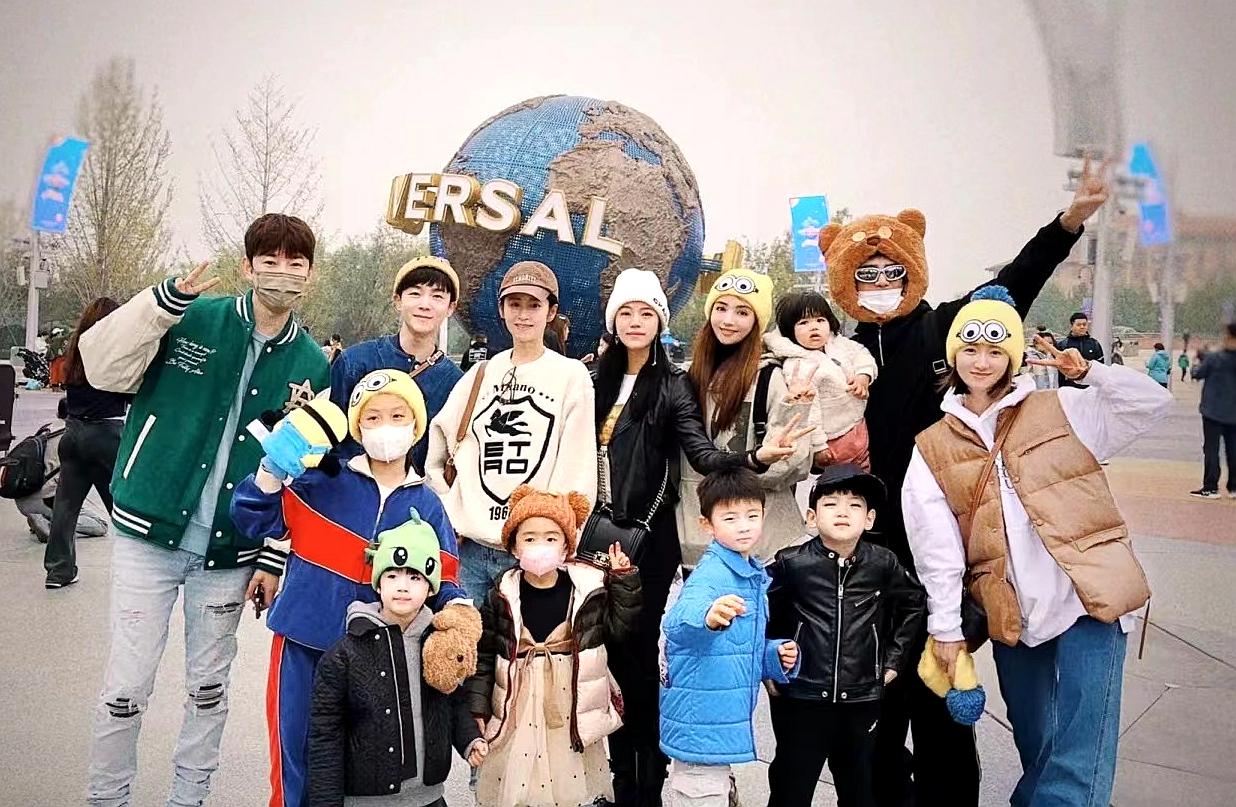 陈妍希|陈妍希带娃看梅西比赛,6岁儿子被路人曝光高清照,比陈晓更帅