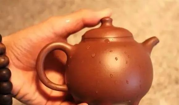 如何养出一把宝光四溢的紫砂壶？