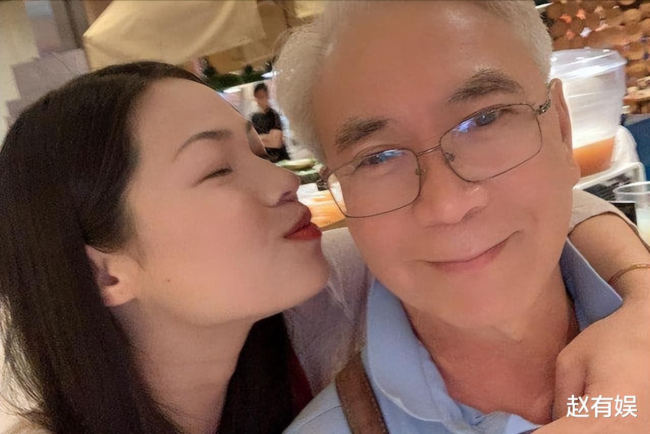 72岁李龙基称吃药并不尴尬，小36岁女友太漂亮让他有压力