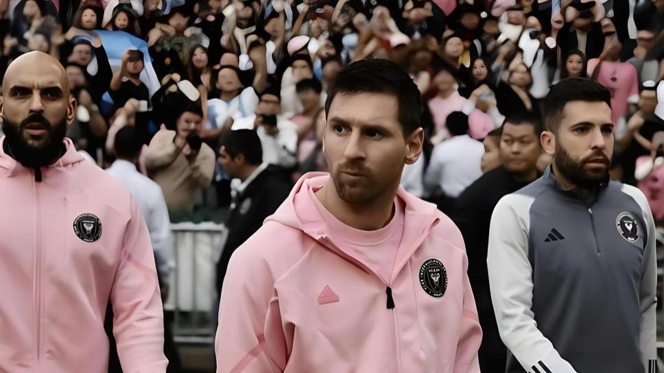 梅西把香港众多富豪、明星大佬给“耍”了！霍启刚怒斥：要求道歉