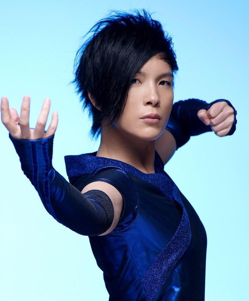 一张满脸胡茬的照片,彻底地扯下了潘美辰的遮羞布