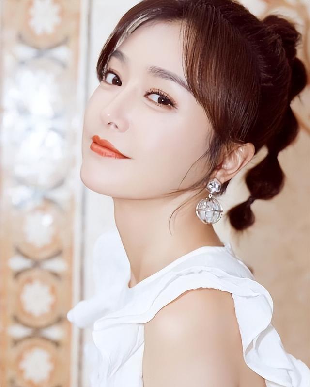 自撕人设的秦岚,把一手烂牌打成王炸