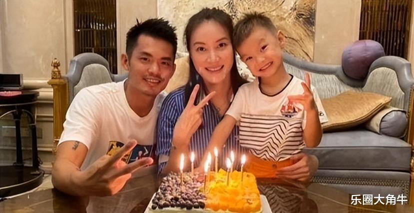 丈夫出轨7年后，回看谢杏芳的婚姻，才明白为何她当年会原谅林丹