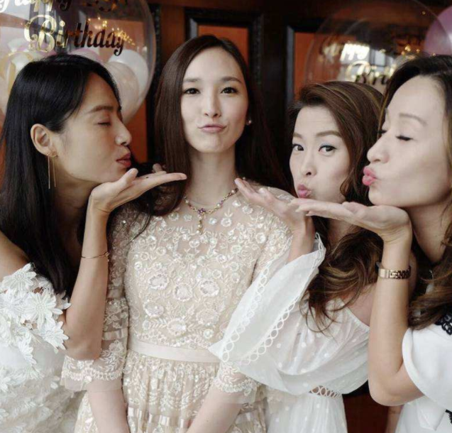 吴佩慈|“富豪生育工具”,退娱乐圈产4胎,渴望被正名!