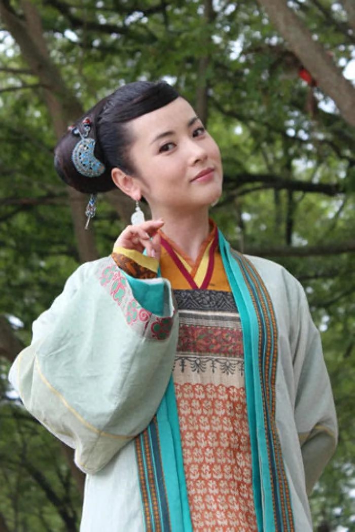 她41不顾反对嫁了穷丑男,43岁被夫夺财失子,今终于苦尽甘来