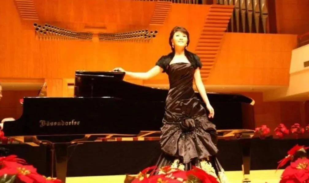 老虎|曾登上春晚舞台的美女歌唱家，为了名利成为“大老虎”的情妇！